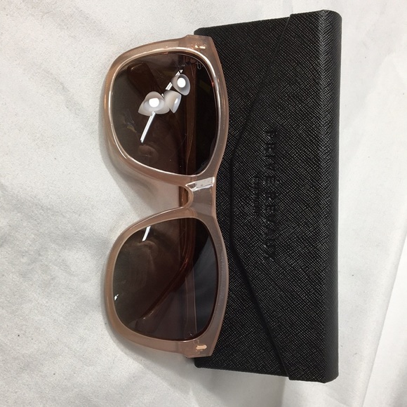 Privé Revaux Womens Rose Gold Pink Sunglasses With Case Like-New - Picture 3 of 16